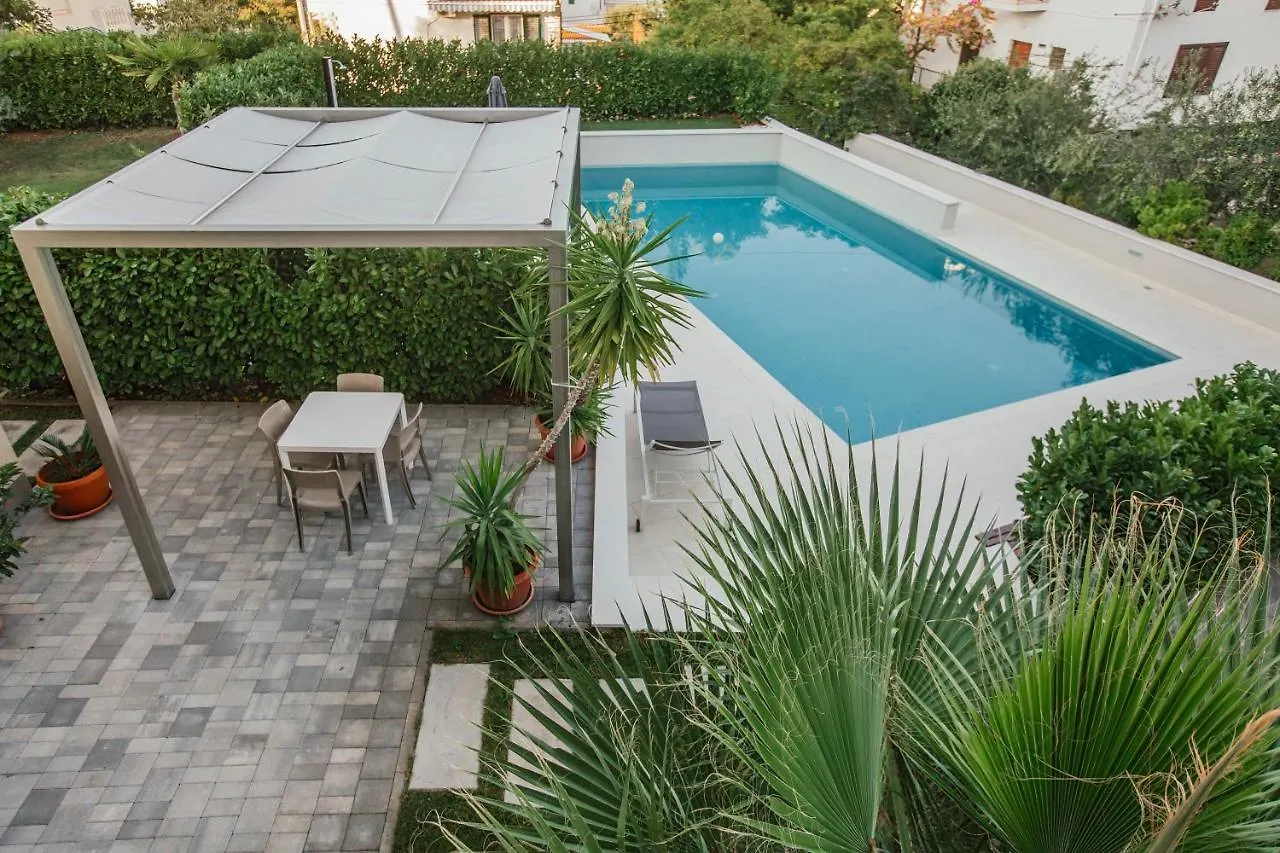 Apartments Bago Trogir 0*,