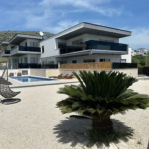 Helena Apartmán